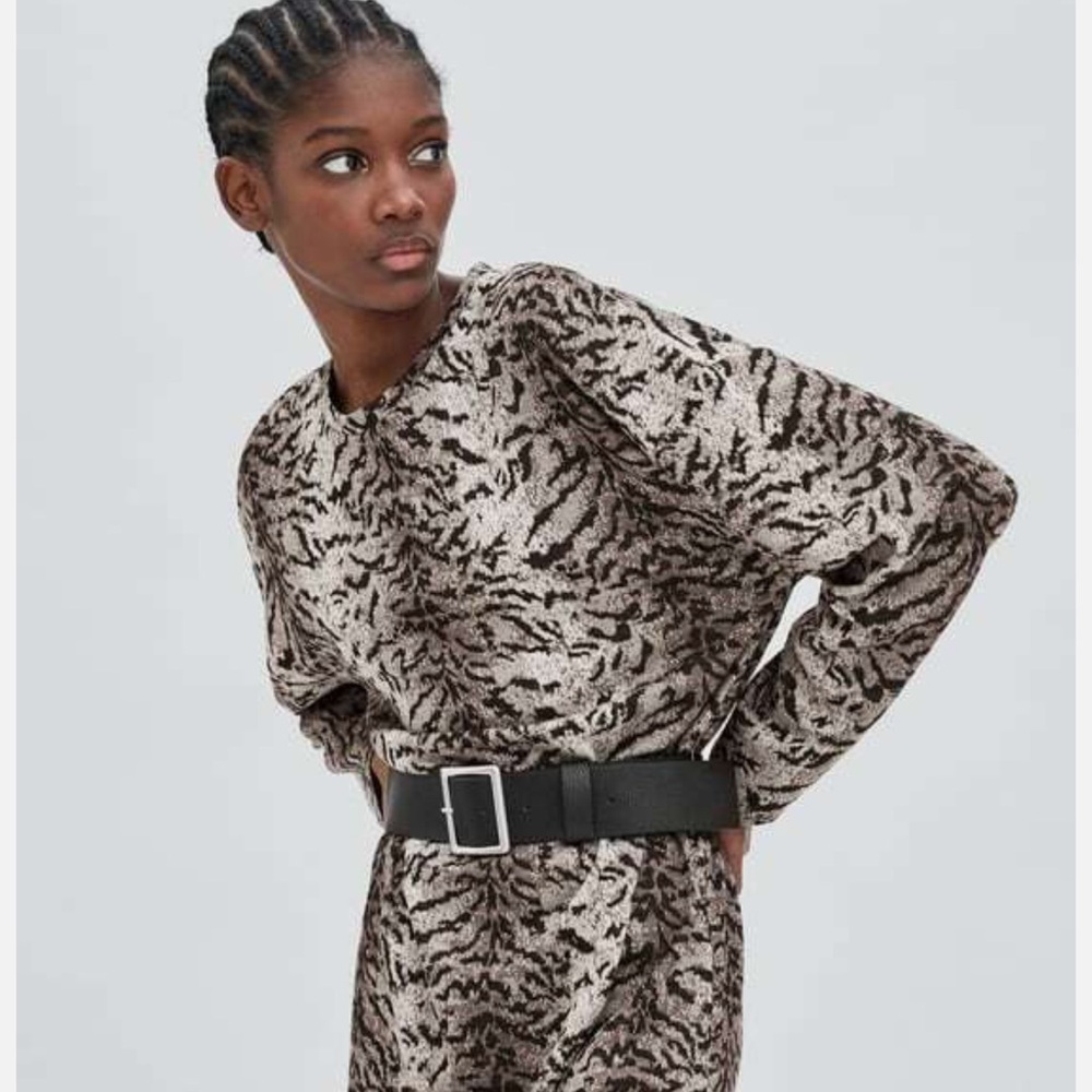 Stylish Long-Sleeve Patterned Dress with Belt